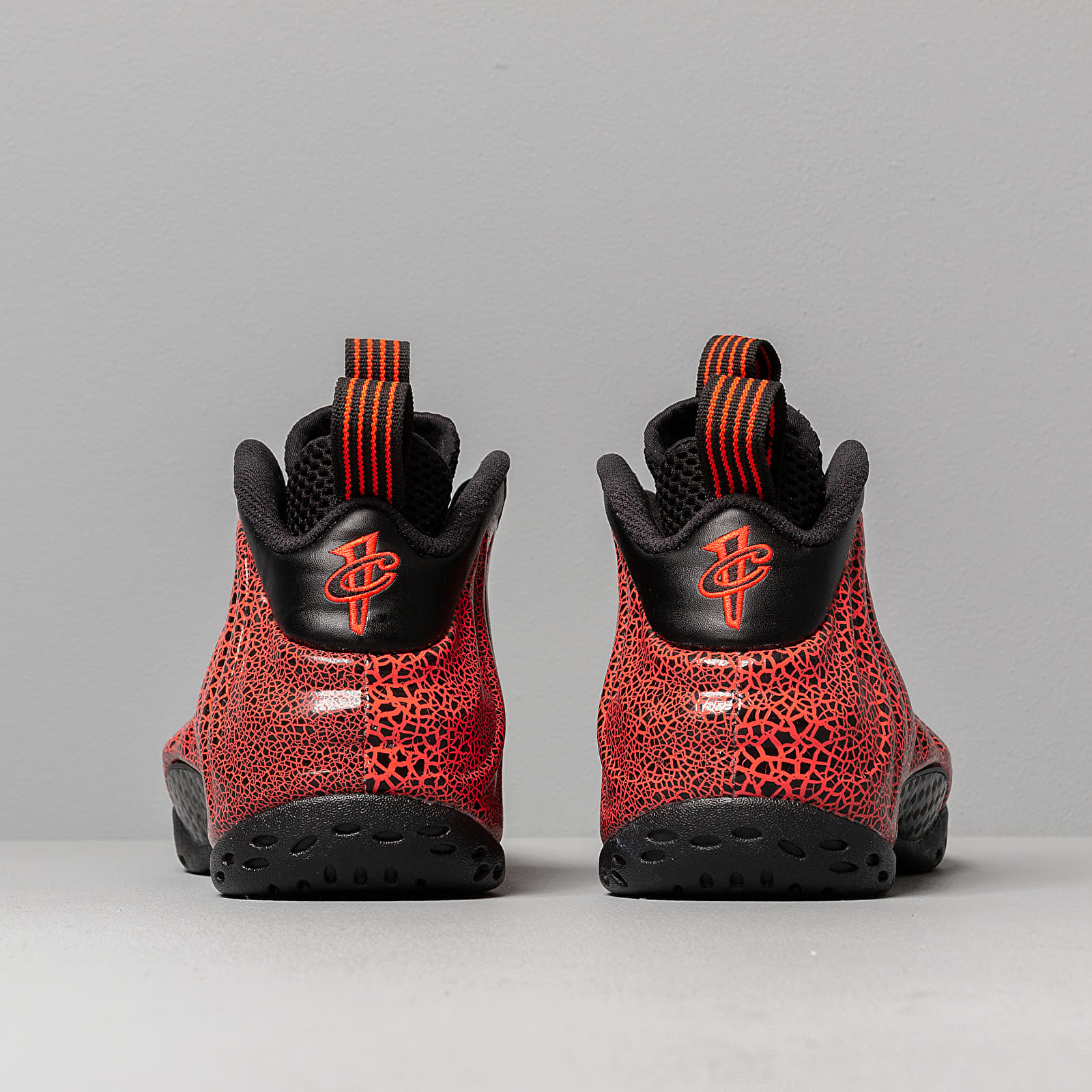 Meeste kingad Nike Air Foamposite One Black/ Bright Crimson-Total Crimson