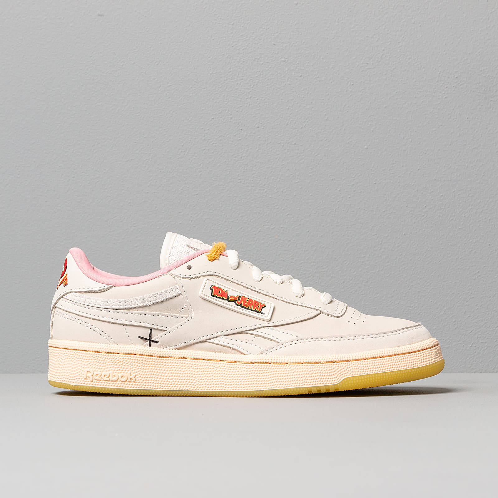 Reebok club c revenge best sale chalk pink