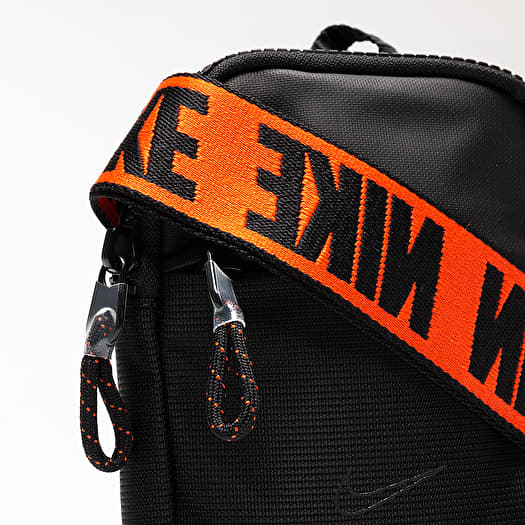 Accessories Nike Sportswear Essentials S Hip Pack Black Black White Footshop