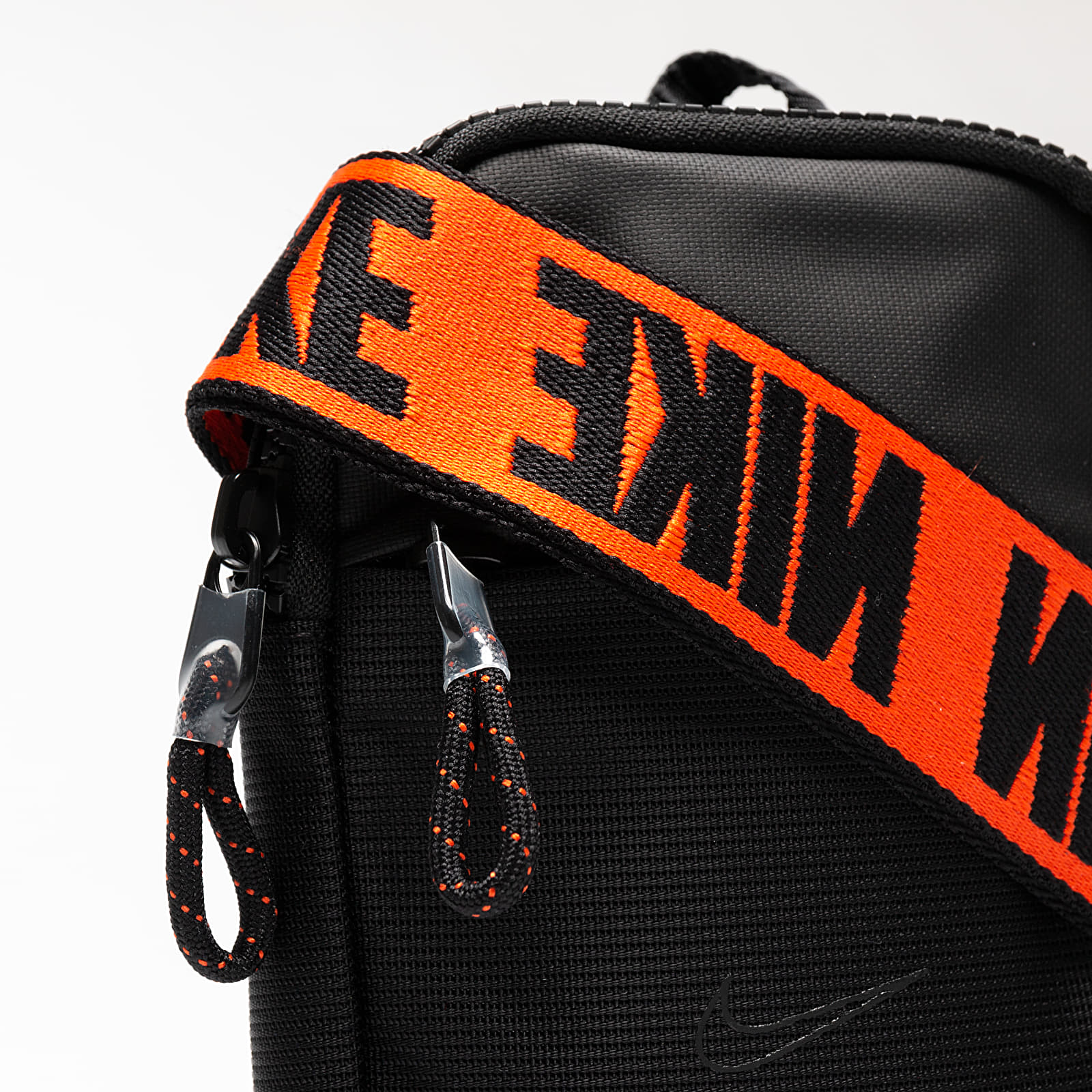 Accessories Nike Sportswear Essentials S Hip Pack Black Black White Footshop