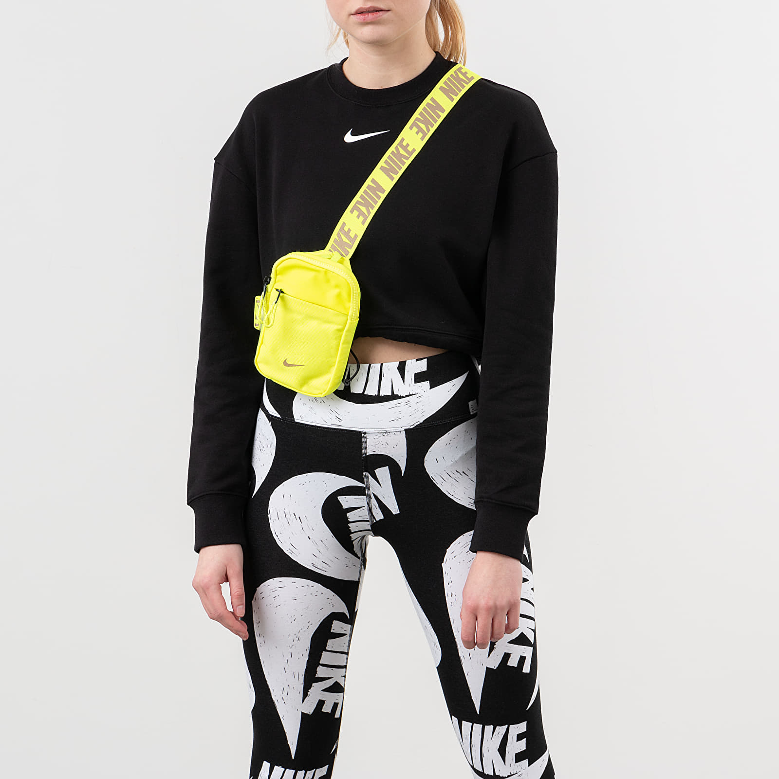 Hip bags Nike Sportswear Essentials S Hip Pack Lemon Venom Khaki