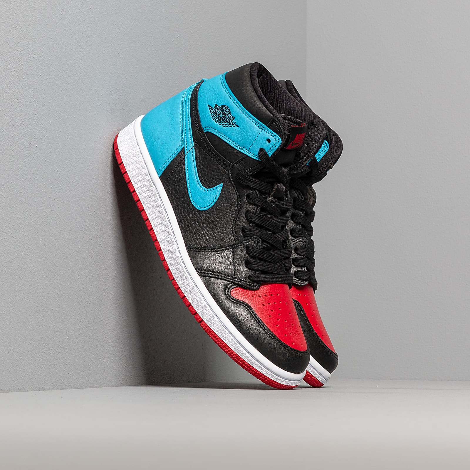 Jordan 1 retro high 2025 og black/powder blue/gym red