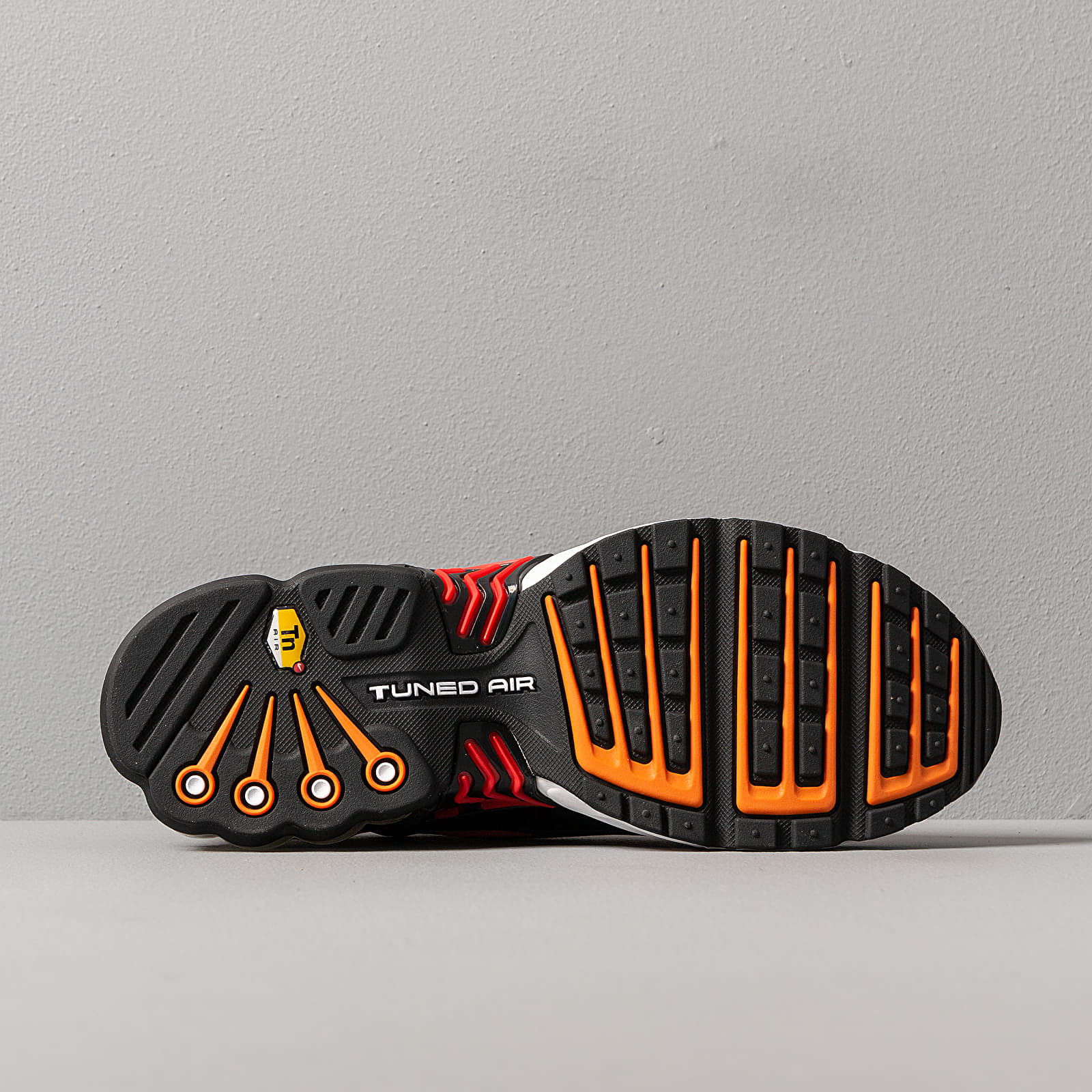 Air max plus black shop pimento bright ceramic resin