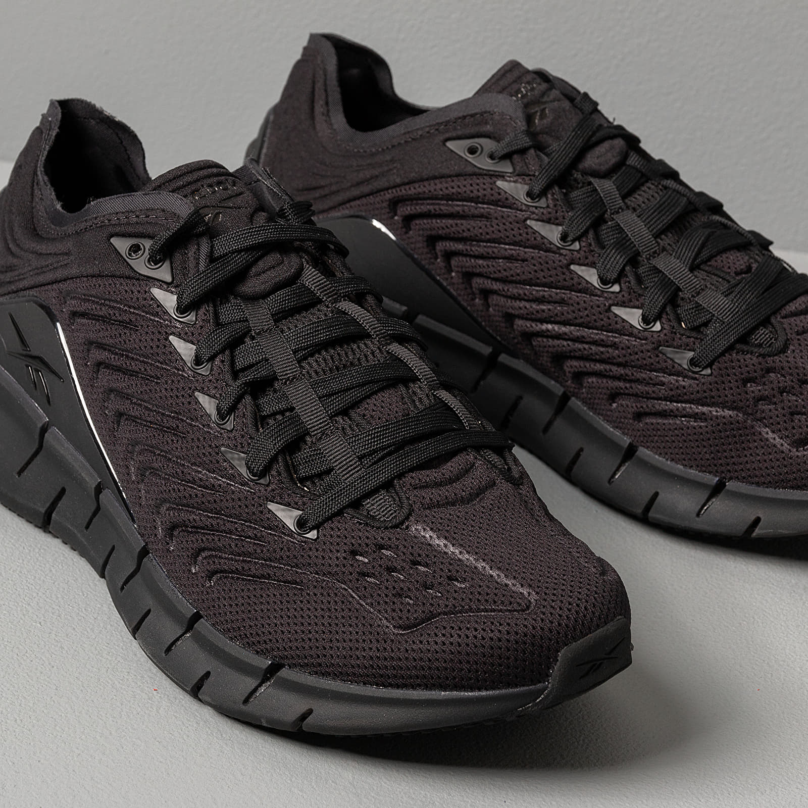 Men's shoes Reebok Zig Kinetica Black/ Black/ True Grey 7