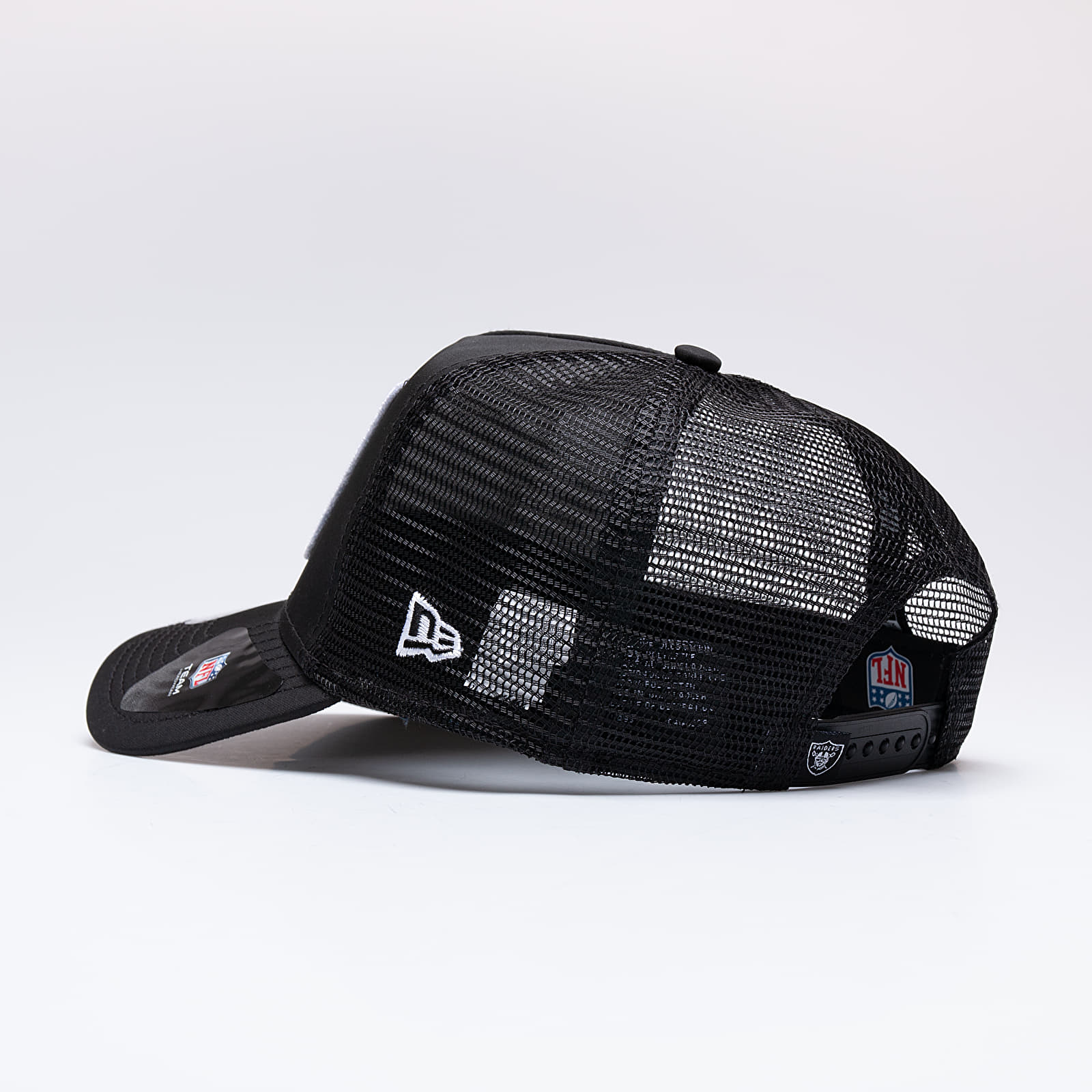 Sapkák New Era NFL Woodmark Oakland Raiders Trucker Black