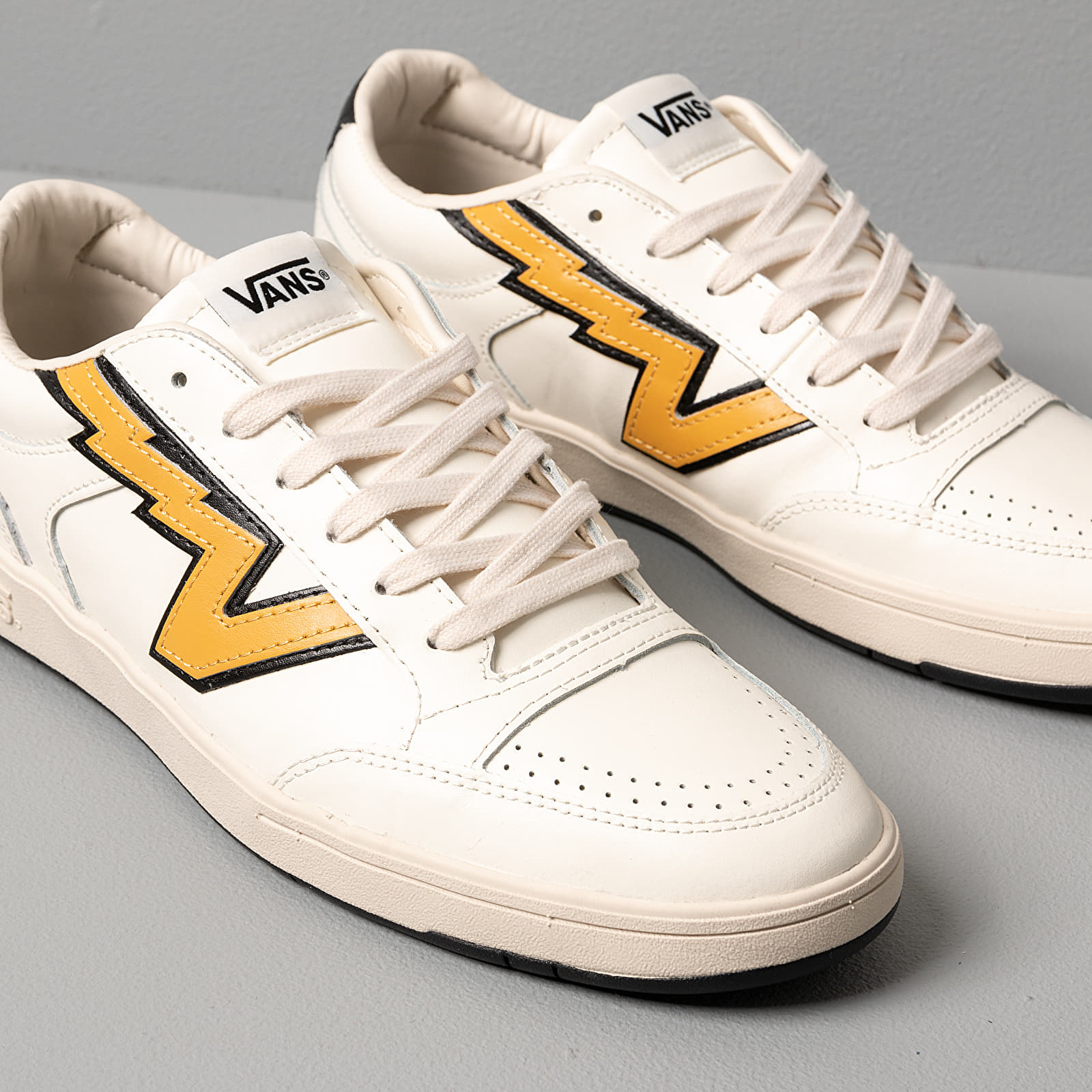 Thunder shoes vans hot sale