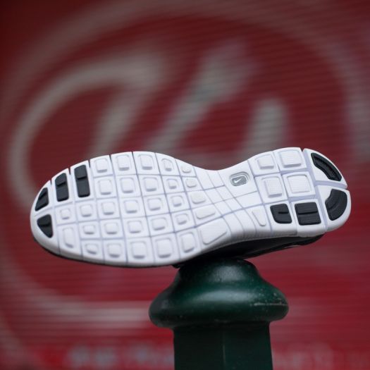 Nike free flyknit top nsw womens red