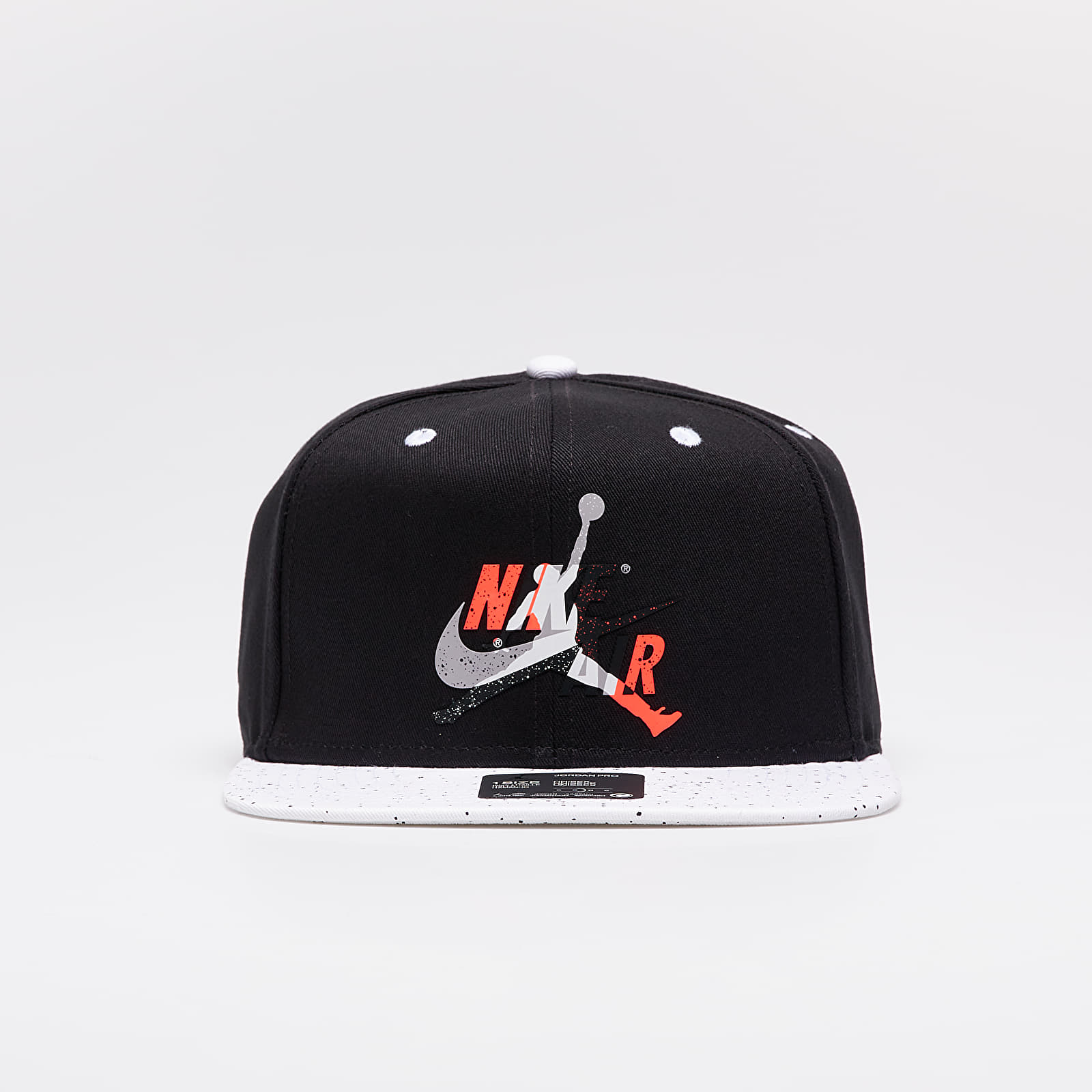Čepice Jordan Pro Classics Cement Cap Black/ White/ Black/ White