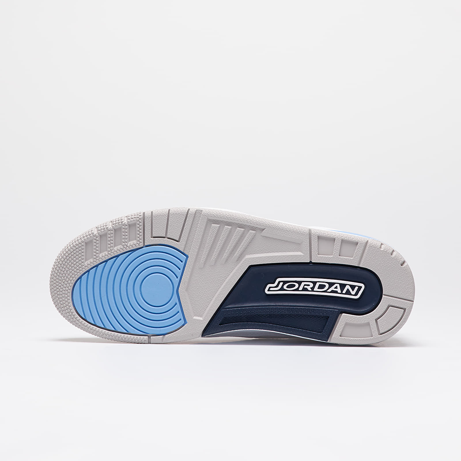 Мъжки кецове и обувки Air Jordan 3 Retro White/ Valor Blue-Tech Grey