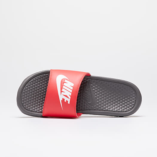 Nike new arrivals benassi bordeaux
