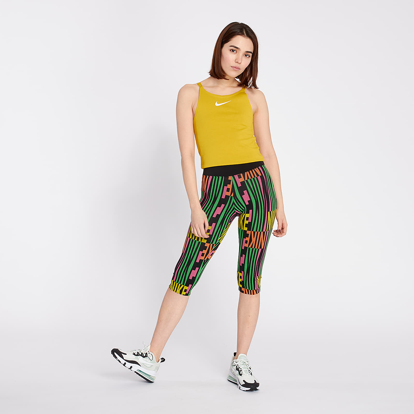 Nike women's capri sweatpants top