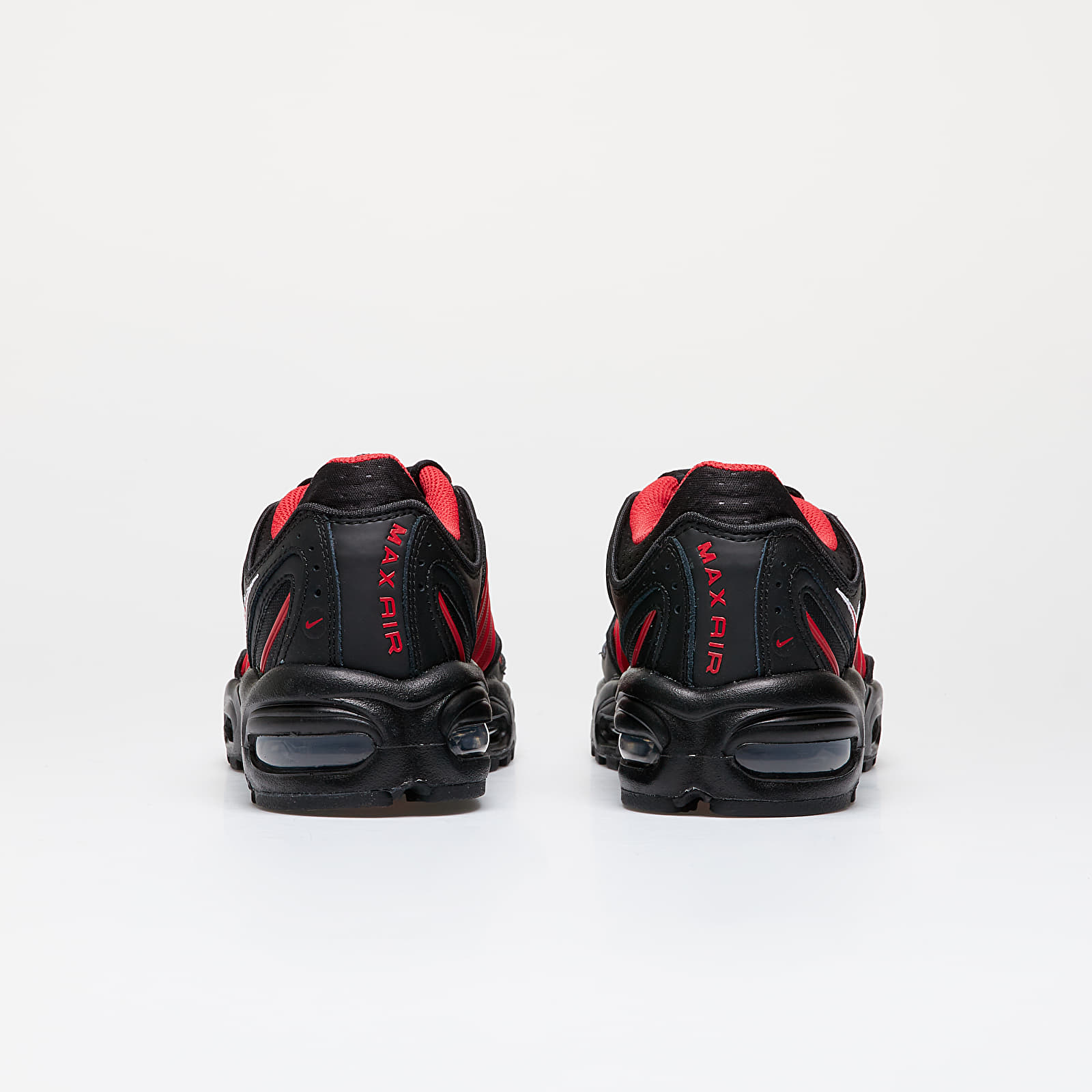 Tailwind iv deals black