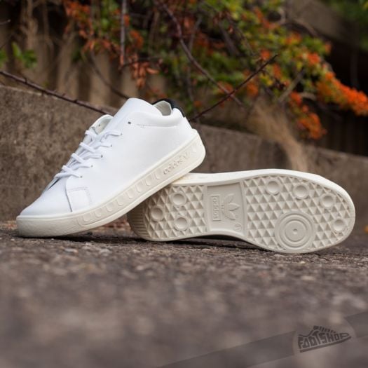 adidas Clean Court