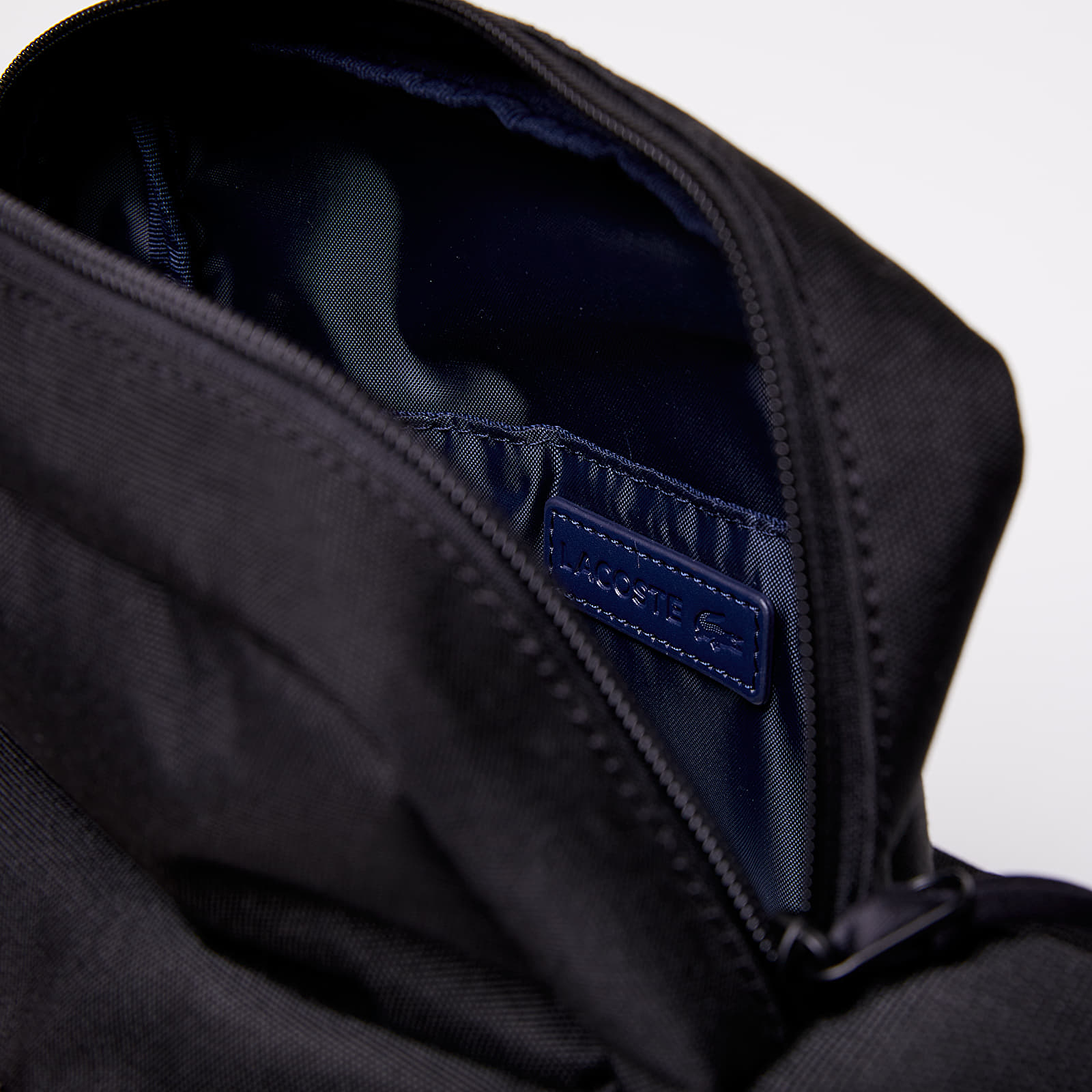 Tašky přes rameno LACOSTE Crossover Bag Black