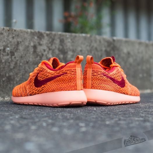 Nike roshe sales flyknit maroon