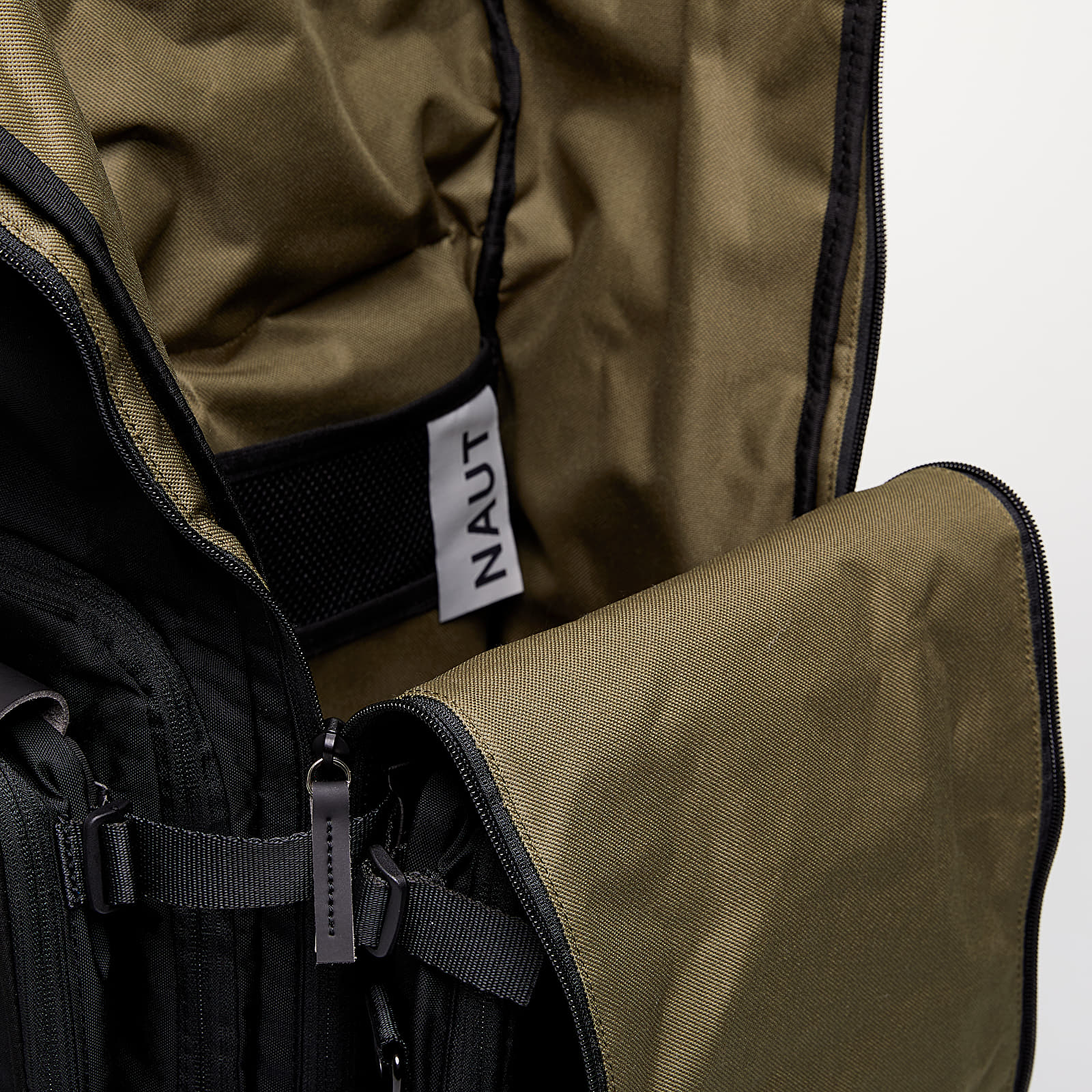 Rucksäcke NAUT Nomad Pro Backpack Black