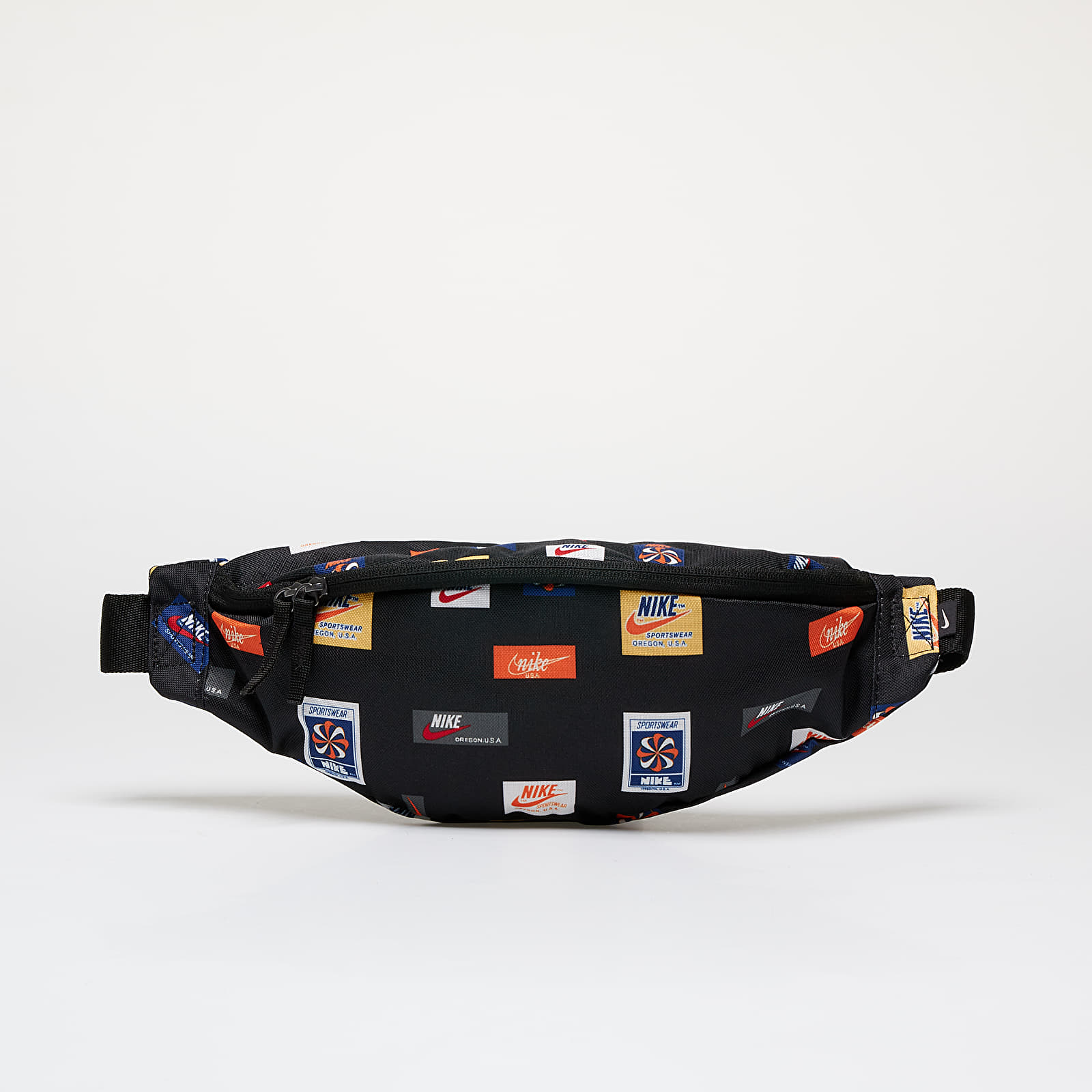 Hippe tasker Nike Heritage Hip Pack Black/ White