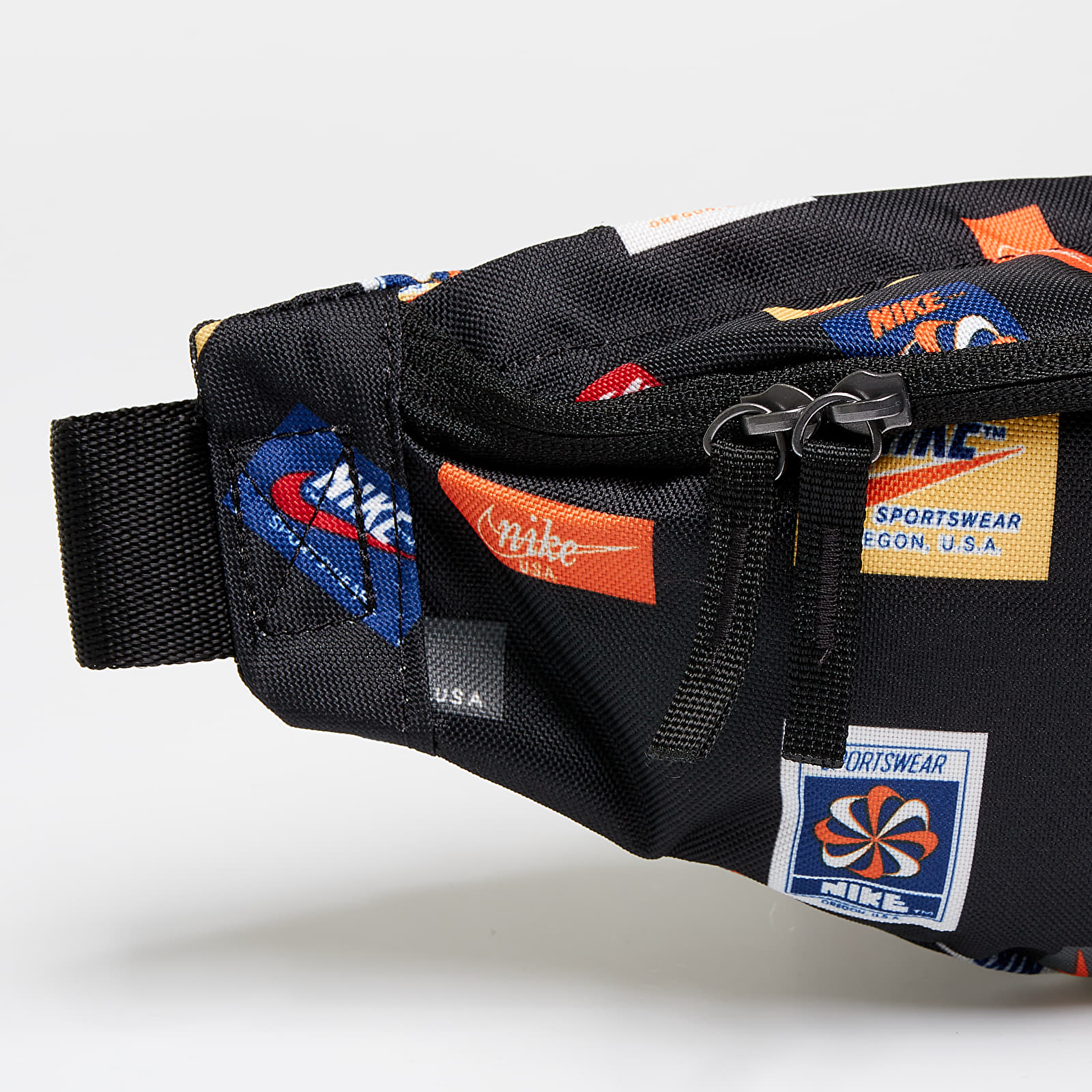 Hippe tasker Nike Heritage Hip Pack Black/ White