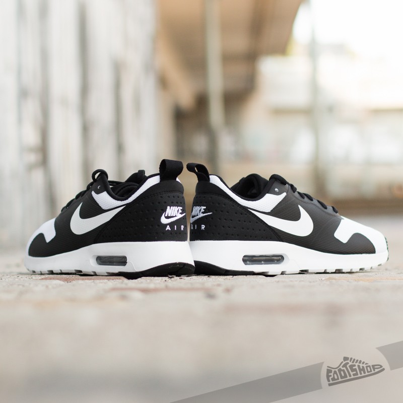 Nike tavas clearance black and white