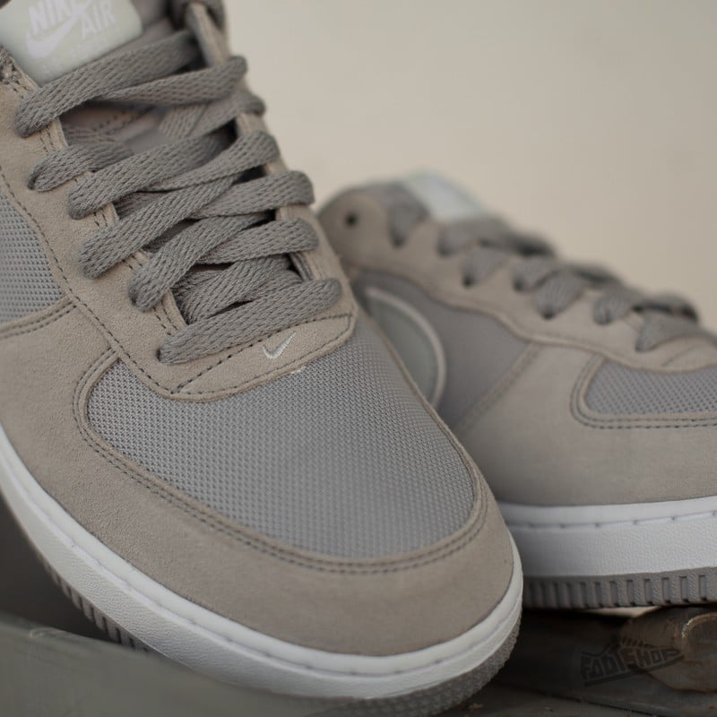 Nike air force 1 platinum white store