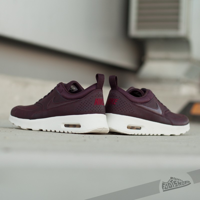 Nike air max best sale thea mahogany team red
