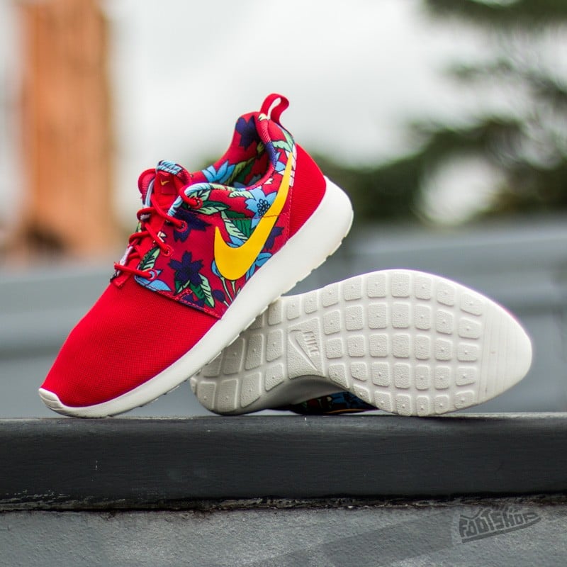 Zapatillas mujer Nike Wmns Roshe One Print University Red Tour