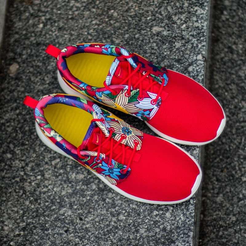 Nike roshe run floral bordeaux store