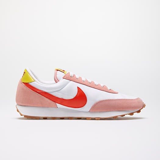 Women s shoes Nike W Daybreak Coral Stardust Team Orange Summit White Footshop