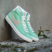 Nike Blazer Mid Premium Vintage QS Poison Green/Sand Dune 
