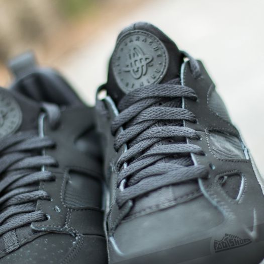 Nike air trainer on sale huarache low black