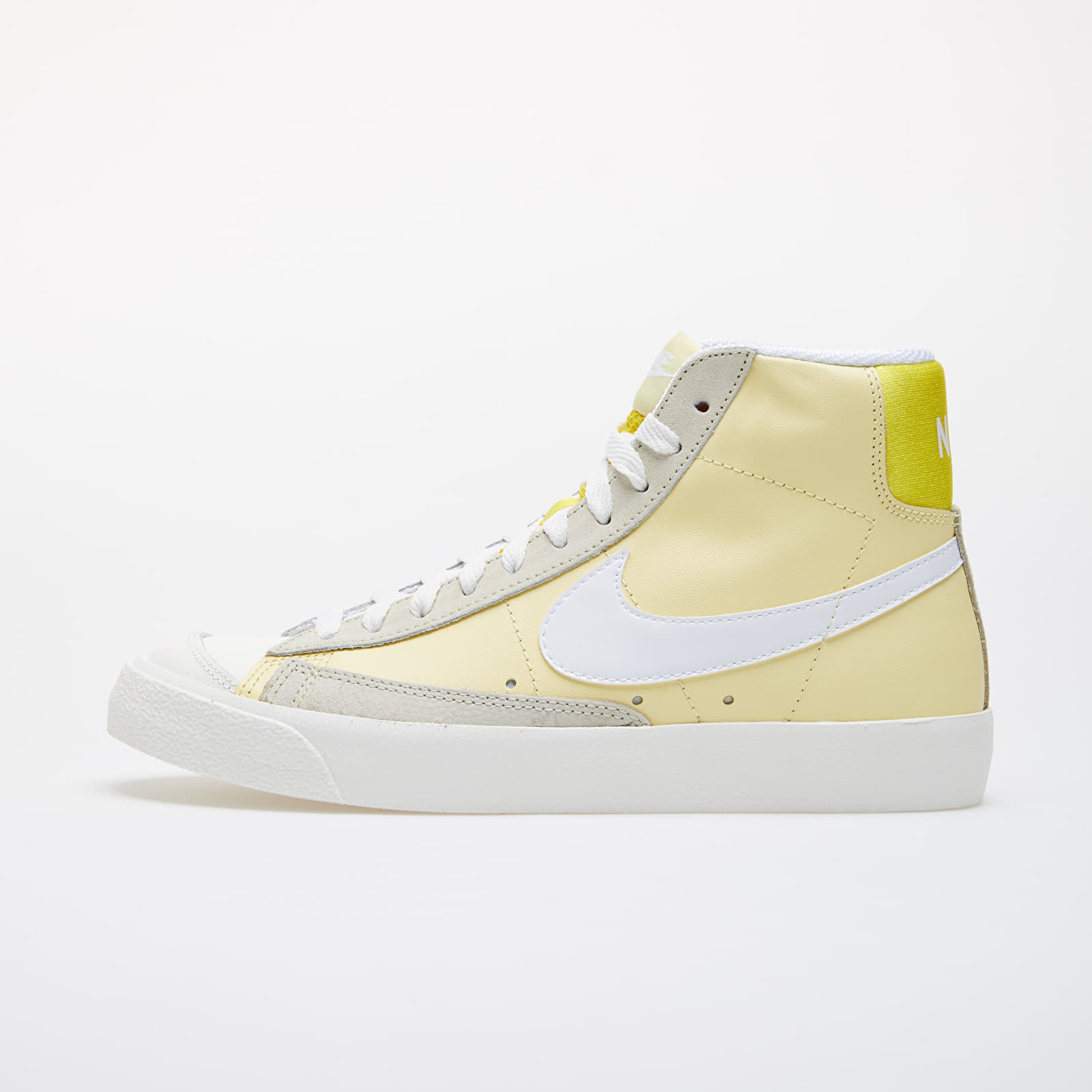 Дамски кецове и обувки Nike Wmns Blazer Mid '77 Bicycle Yellow/ White-Opti Yellow-Fossil