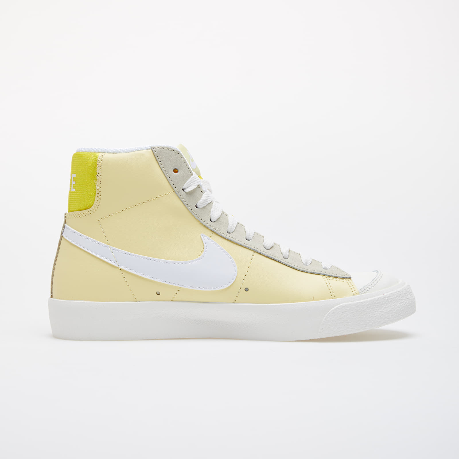 Women s shoes Nike Wmns Blazer Mid 77 Bicycle Yellow White Opti