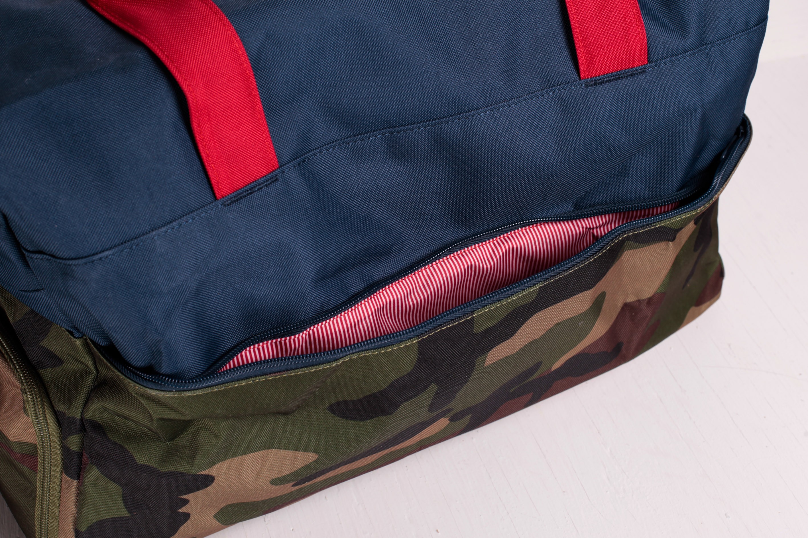 Crossbody bags Herschel Supply Co. Walton Duffle Bag W. Camo/ Navy/ Red