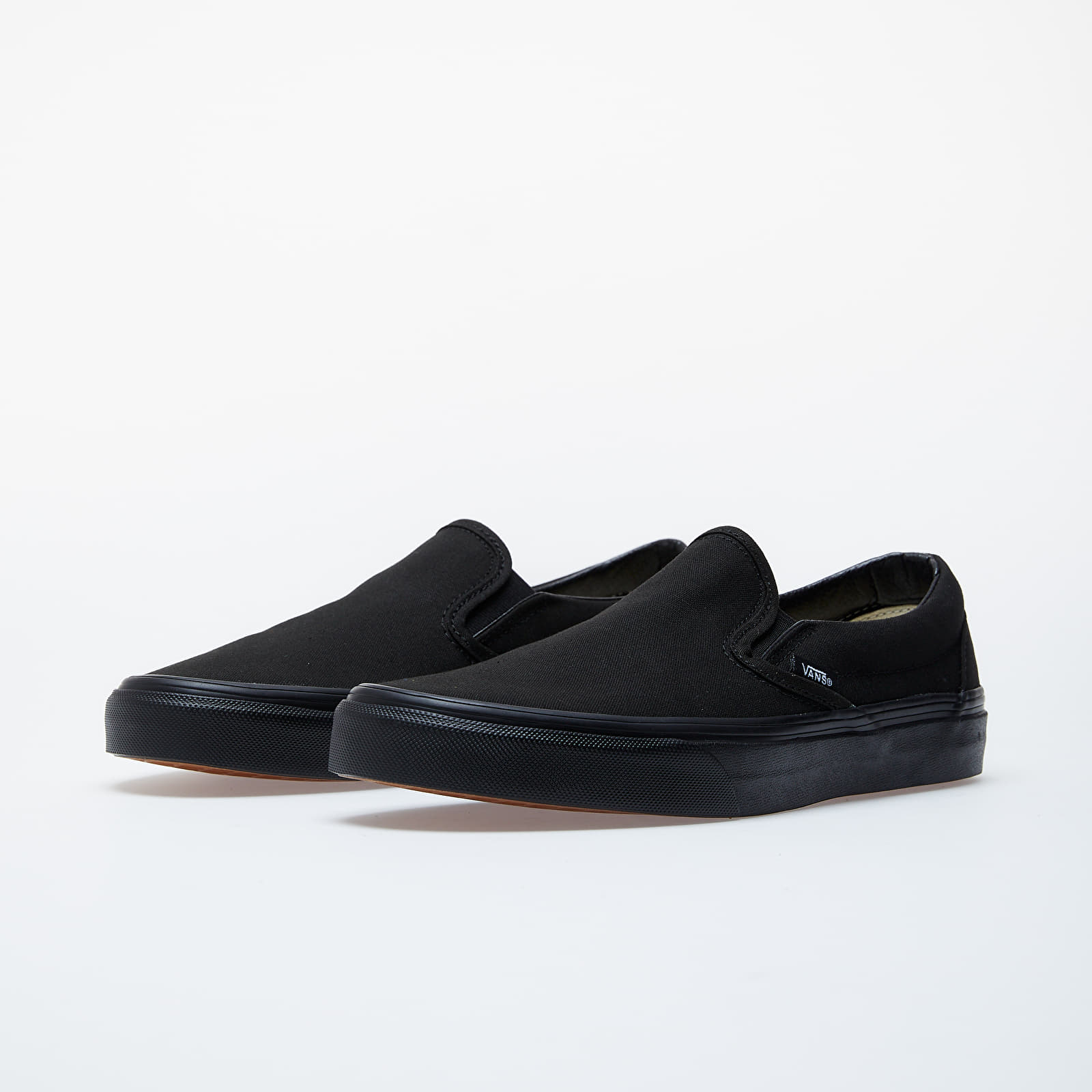 Vans slip on shop all black on feet