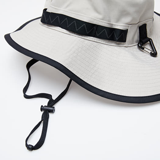 White nike bucket store hat with string