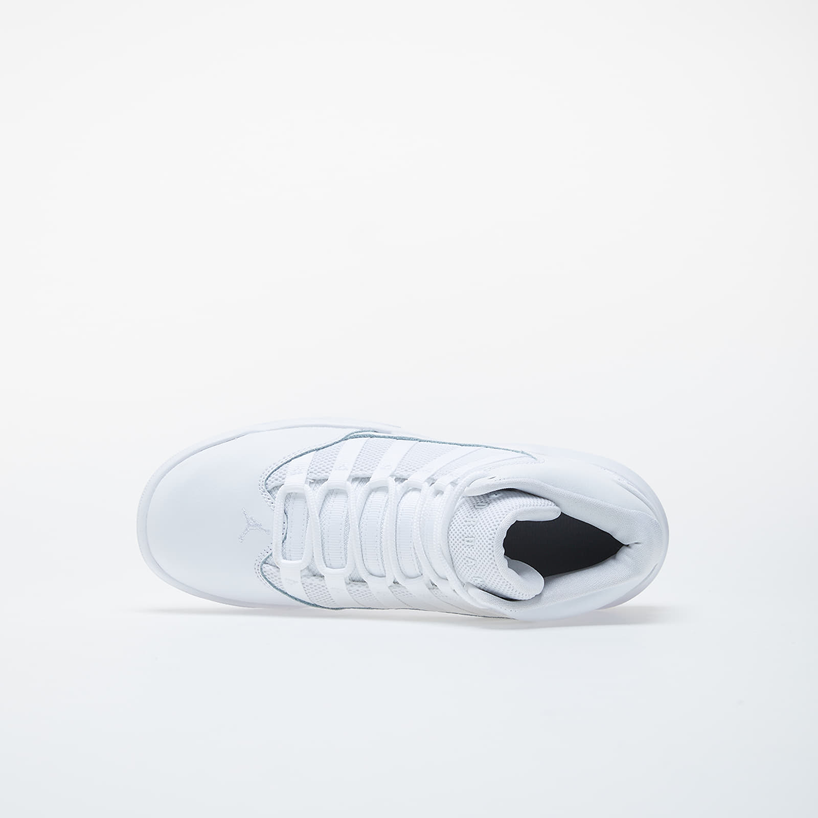 Jordan max aura junior white outlet
