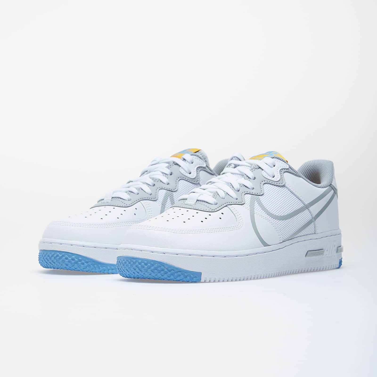 Herren Sneaker und Schuhe Nike Air Force 1 React White/ Lt Smoke Grey-University Gold