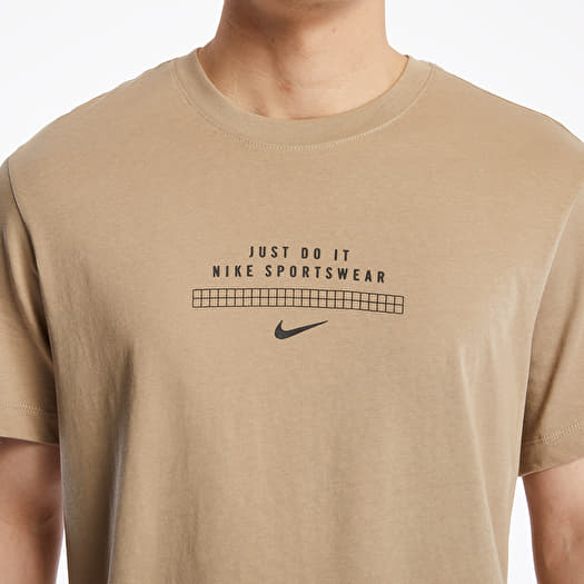 nike sportswear dna tee