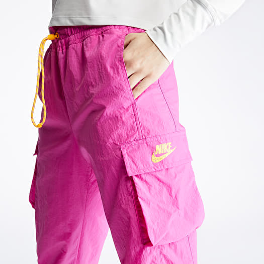 nike sportswear icon clash pink