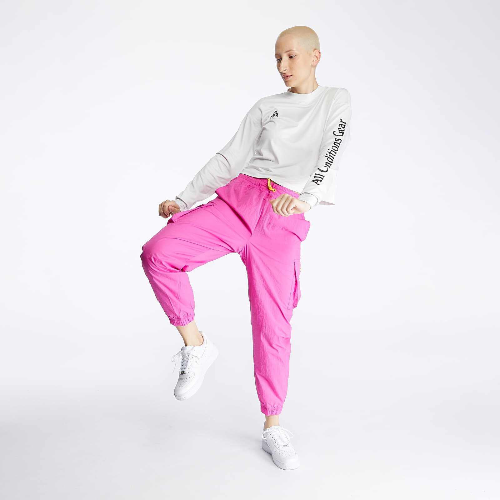 Pants and jeans Nike Sportswear Icon Clash Pants Fire Pink Laser Orange Footshop