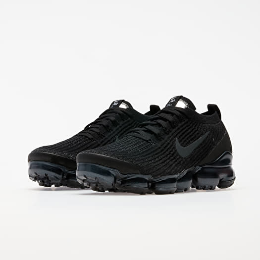 Nike air vapormax flyknit 3 black and white hotsell