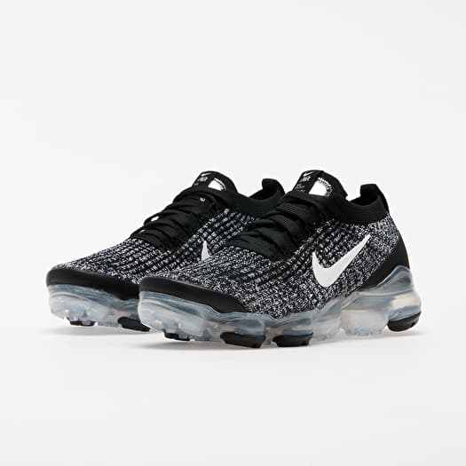 Nike air vapormax flyknit 3 women's black and white 2025