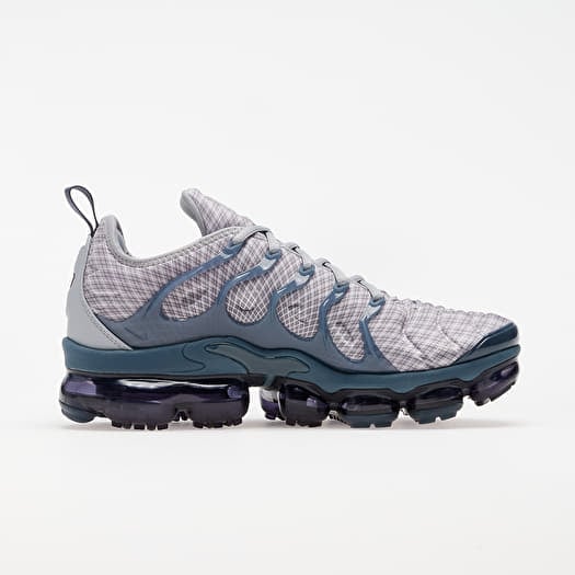 Vapormax plus orange and grey top
