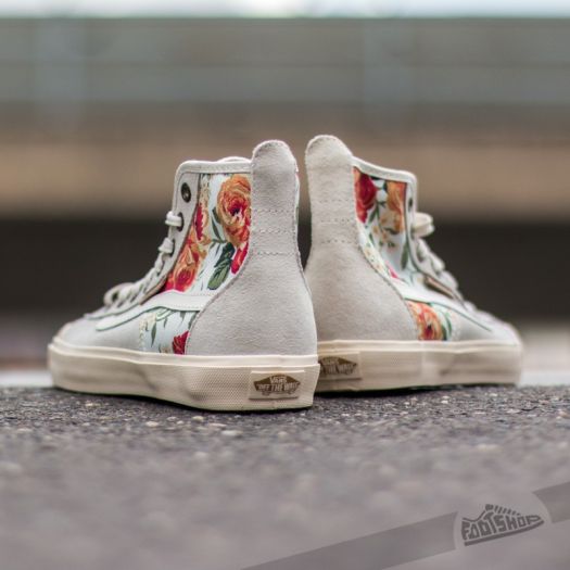 Vans x leila top