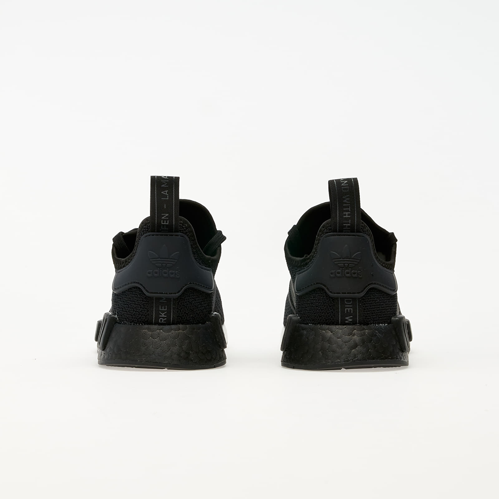 Nmd r1 white hotsell black apk 2019