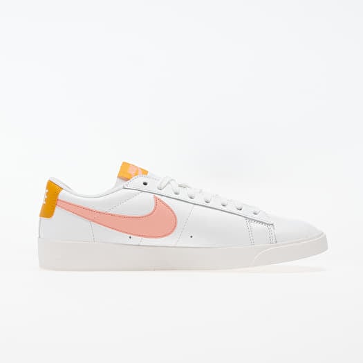 Nike blazer low le pink sale