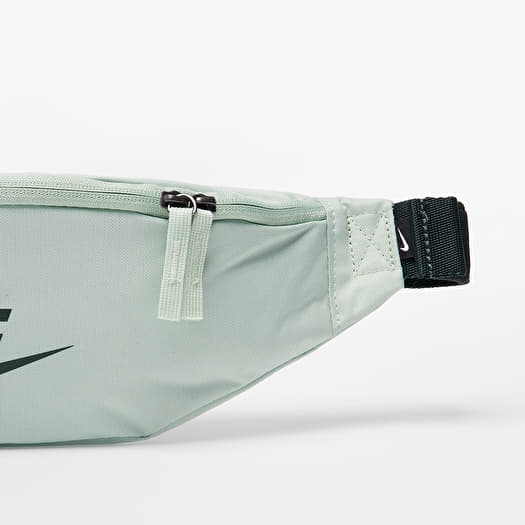 Nike hip pack pistachio hotsell