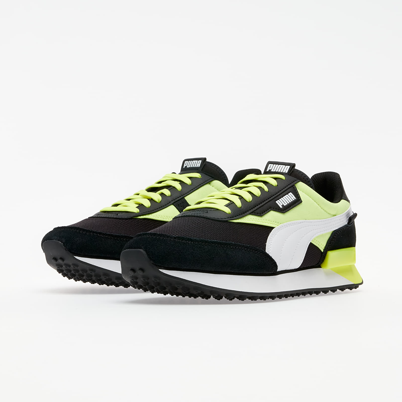 Neon yellow hot sale pumas