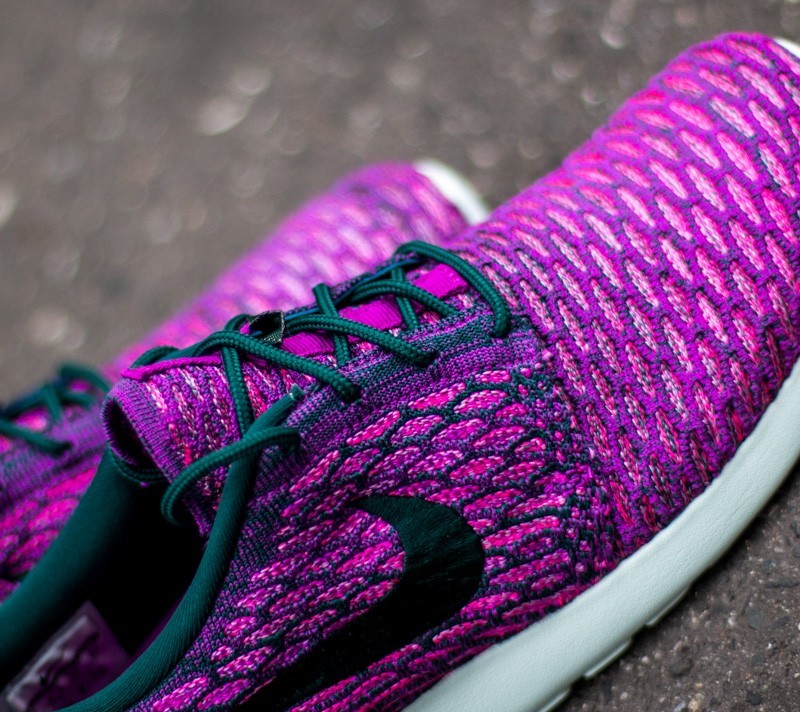 nike roshe run purple