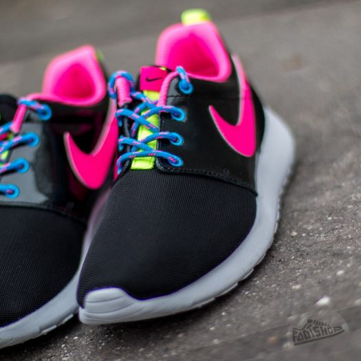 Roshe top black pink